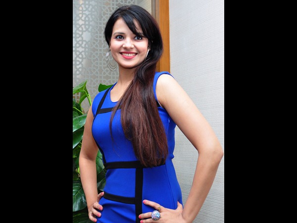 సలోని చిరునవ్వులు