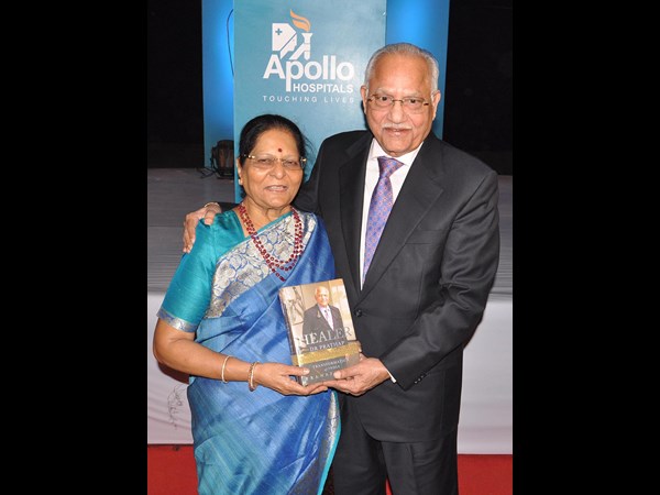 సతీమణితో ప్రతాప్ సి రెడ్డి