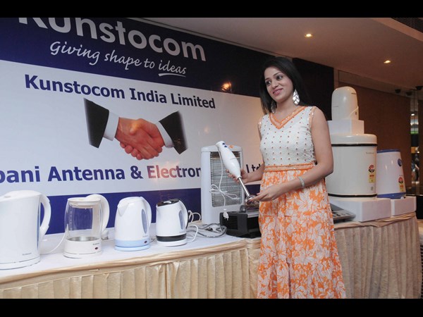 పరికరాలతో రేష్మా పరికరాలతో రేష్మా