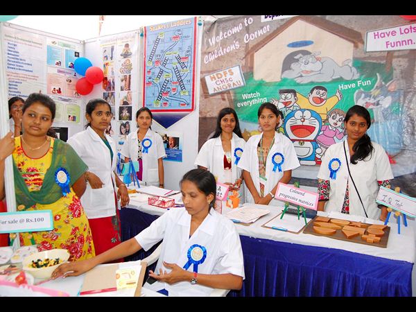 పండుగలో విద్యార్థినులు పండుగలో విద్యార్థినులు