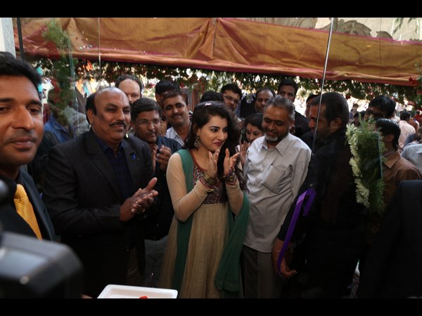 సంతోషంగా..