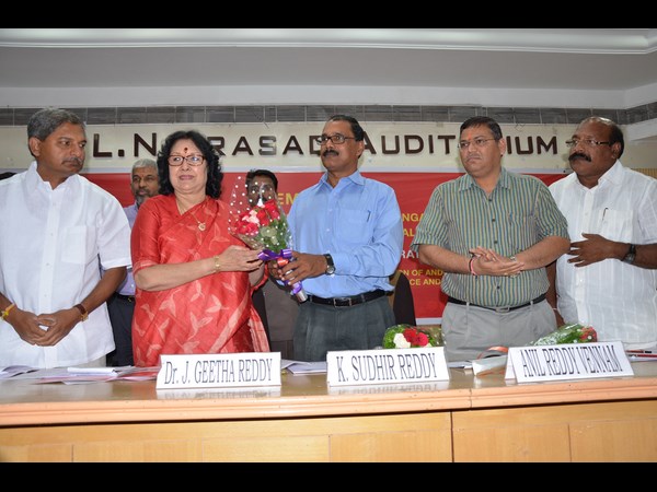 గీతారెడ్డికి స్వాగతం