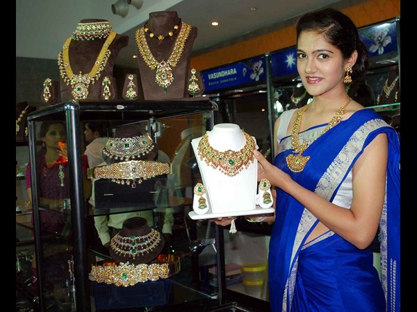 ఆభరణాలంటే ఇష్టం..