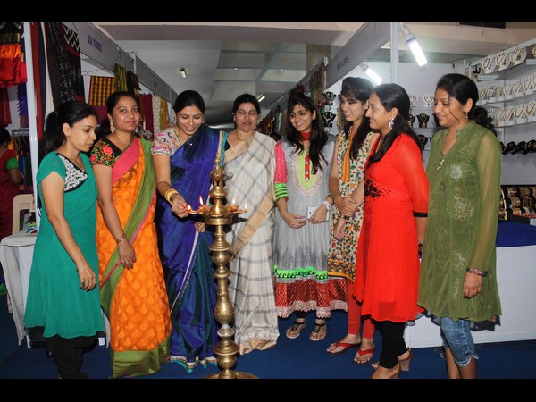 జ్యోతి ప్రజ్వలన చేస్తూ.. జ్యోతి ప్రజ్వలన చేస్తూ..