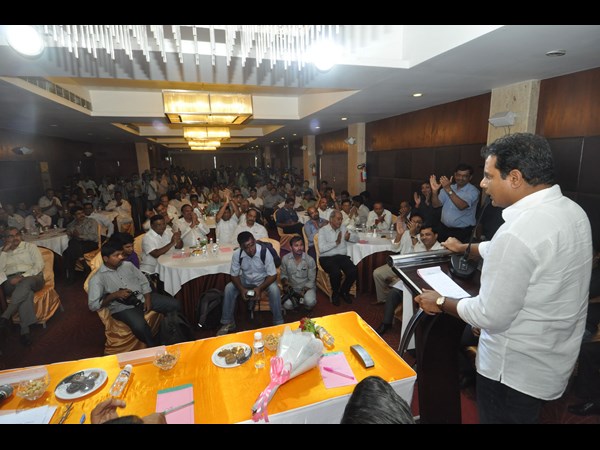 హాజరైన పారిశ్రామికవేత్తలు