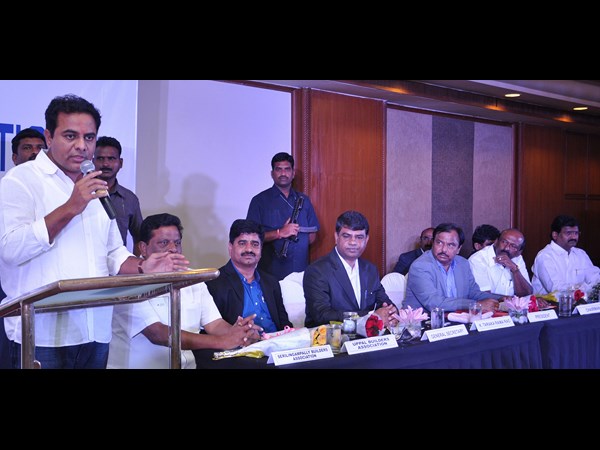 బిల్డర్ల సమావేశంలో..