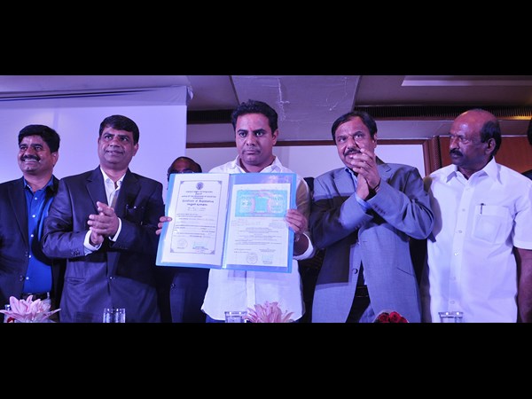 బిల్డర్ల సమావేశంలో..