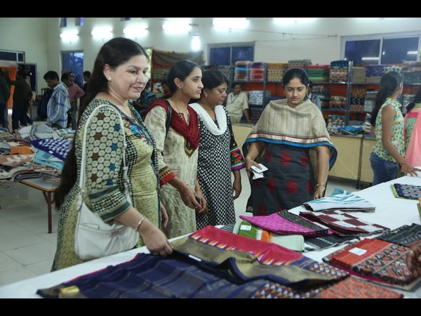 ఇకత్ ఆర్ట్ మేళా ఇకత్ ఆర్ట్ మేళా