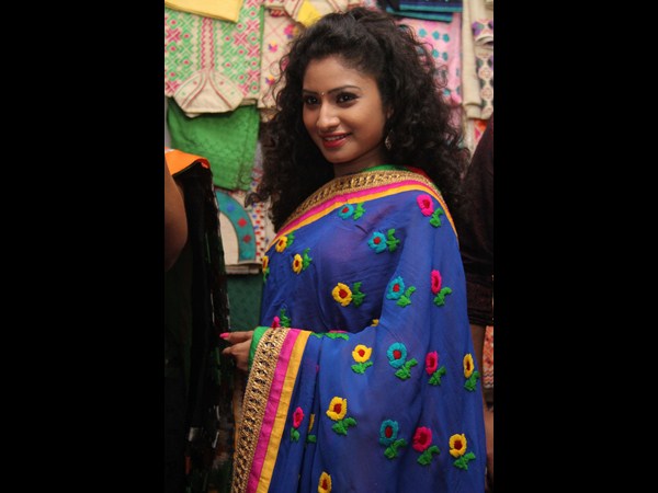 స్టైల్స్ అండ్ వీవ్స్