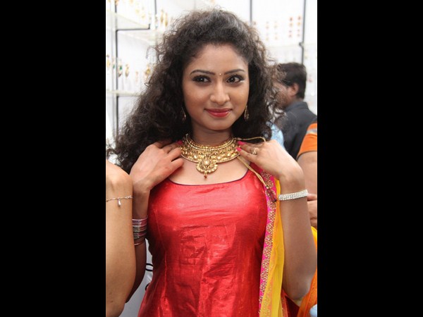 స్టైల్స్ అండ్ వీవ్స్