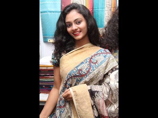 స్టైల్స్ అండ్ వీవ్స్