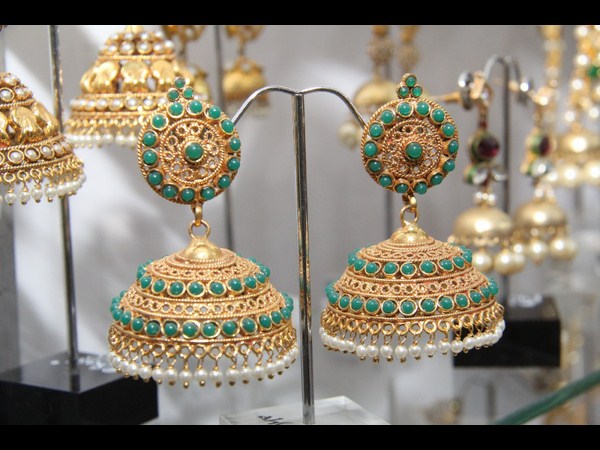 స్టైల్స్ అండ్ వీవ్స్