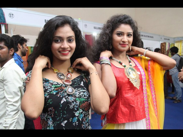 స్టైల్స్ అండ్ వీవ్స్