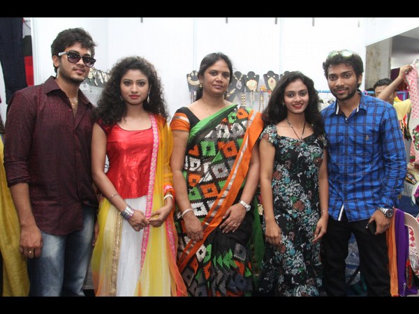 స్టైల్స్ అండ్ వీవ్స్