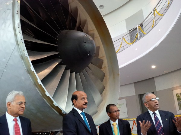 ఎక్స్‌పిరియన్స్ సెంటర్