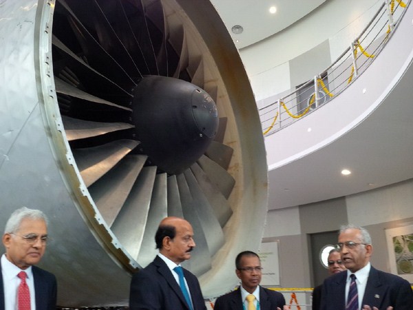 ఎక్స్‌పిరియన్స్ సెంటర్