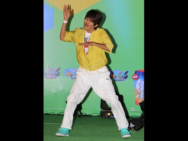 నృత్యం చేస్తూ..