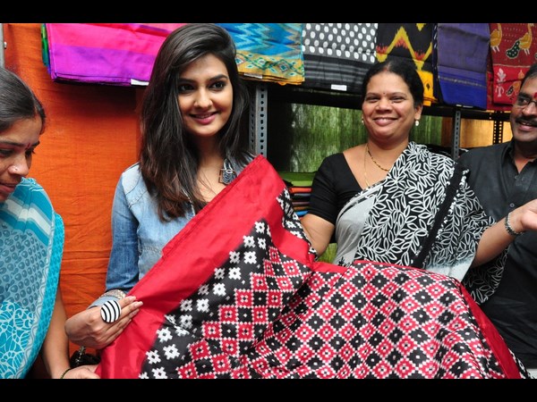 కొలువుదీరిన 'పోచంపల్లి ఇఖత్ ఆర్ట్' మేళా