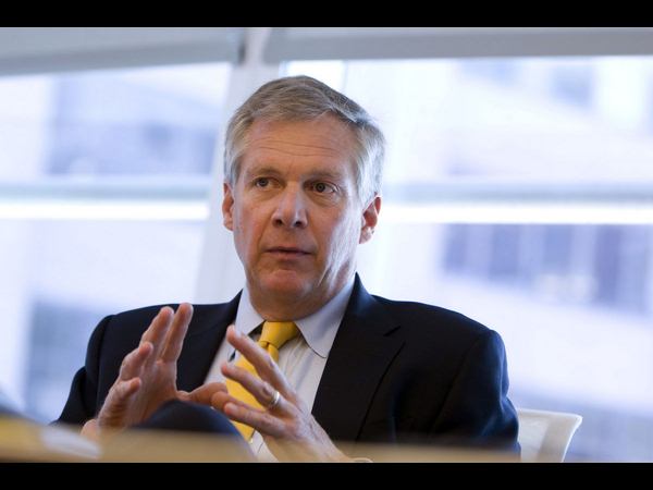 డఫ్ ఒబెర్ హెల్మన్ - కేటర్ పిల్లర్ ఛైర్మన్, సీఈఓ