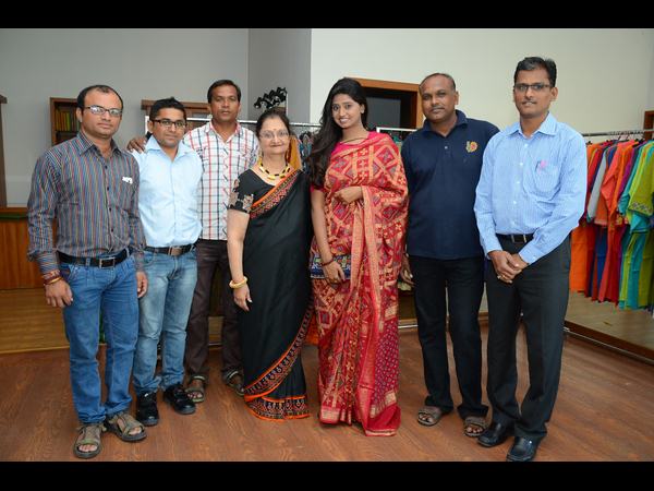 నటి షాలినీ చేతుల మీదగా 'కచ్చీల సృజన' సోయగం నటి షాలినీ చేతుల మీదగా 'కచ్చీల సృజన' సోయగం