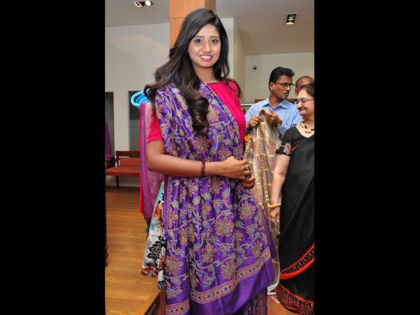 నటి షాలినీ చేతుల మీదగా 'కచ్చీల సృజన' సోయగం నటి షాలినీ చేతుల మీదగా 'కచ్చీల సృజన' సోయగం