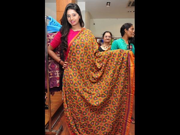 నటి షాలినీ చేతుల మీదగా 'కచ్చీల సృజన' సోయగం నటి షాలినీ చేతుల మీదగా 'కచ్చీల సృజన' సోయగం