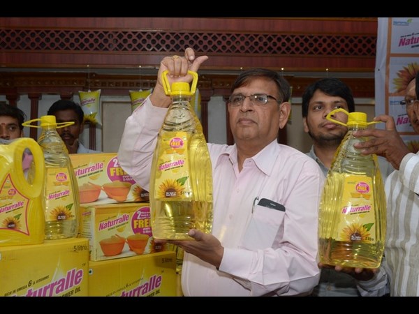 'నేచురల్ రిఫైండ్ సన్‌ఫ్లవర్ ఆయిల్' దీపావళి ఆఫర్