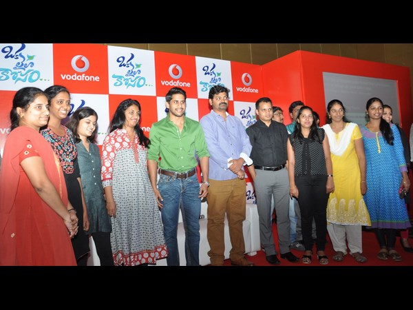 వొడాఫోన్ కస్టమర్లతో హీరో నాగచైతన్య 