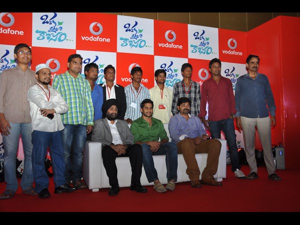 వొడాఫోన్ కస్టమర్లతో హీరో నాగచైతన్య 