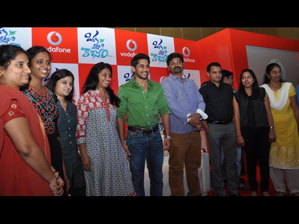 వొడాఫోన్ కస్టమర్లతో హీరో నాగచైతన్య 