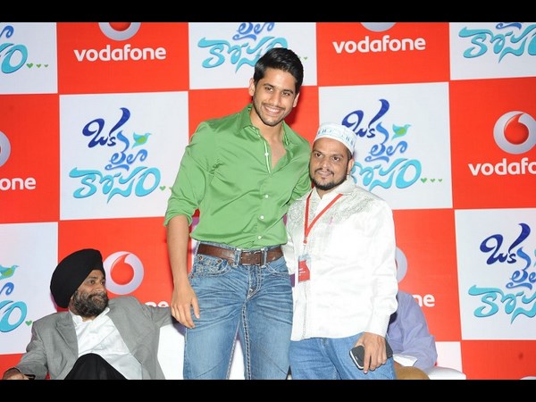 వొడాఫోన్ కస్టమర్లతో హీరో నాగచైతన్య 