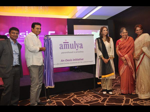  పాపతో కేటీఆర్.. మంచు లక్ష్మి ముచ్చట్లు 