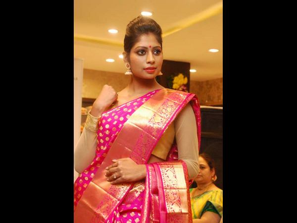 ఫ్యాషన్ షోలో అదరగొట్టిన సుందరీమణులు ఫ్యాషన్ షోలో అదరగొట్టిన సుందరీమణులు