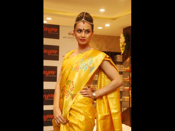 ఫ్యాషన్ షోలో అదరగొట్టిన సుందరీమణులు ఫ్యాషన్ షోలో అదరగొట్టిన సుందరీమణులు