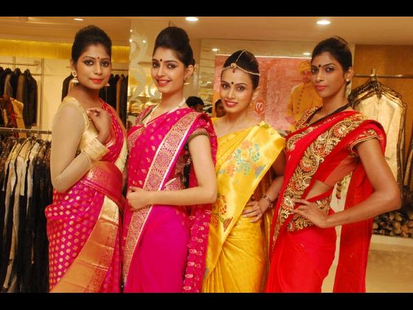 ఫ్యాషన్ షోలో అదరగొట్టిన సుందరీమణులు ఫ్యాషన్ షోలో అదరగొట్టిన సుందరీమణులు