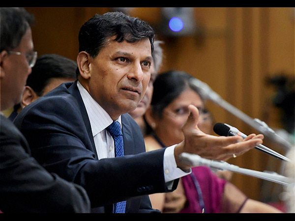 ద్రవ్య పరపతి విధానంలో వడ్డీ రేట్లు యదాతథం