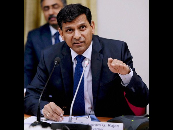 ద్రవ్య పరపతి విధానంలో వడ్డీ రేట్లు యదాతథం