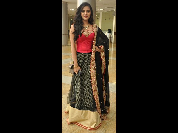 ఫ్యాషన్లో సందడి చేసిన టాలీవుడ్ తారలు ఫ్యాషన్లో సందడి చేసిన టాలీవుడ్ తారలు