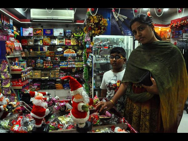  ఊపందుకున్న షాపింగ్ కాంప్లెక్స్‌ల హడావుడి