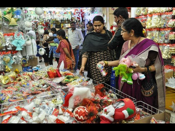 ఊపందుకున్న షాపింగ్ కాంప్లెక్స్‌ల హడావుడి