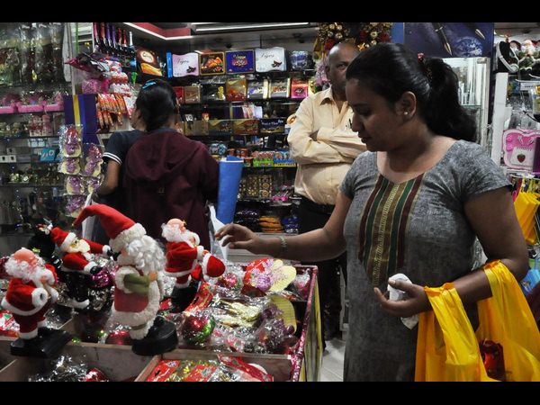  ఊపందుకున్న షాపింగ్ కాంప్లెక్స్‌ల హడావుడి