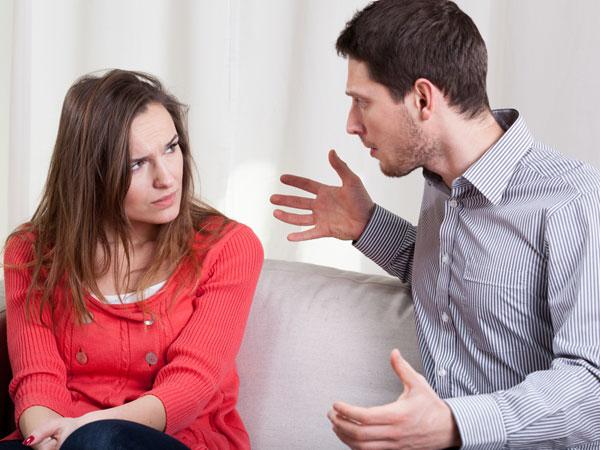 ఏటీఎం మెషిన్‌లో డెబిట్ కార్డు ఇరుక్కుపోతే ఏం చేయాలి?