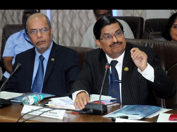 బ్యాంకులపై తగ్గిన ఫిర్యాదులు: వీటిపైనే ఎక్కువ 