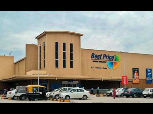  అధికారులకు భారీగా వాల్‌మార్ట్ లంచాల ఎర!