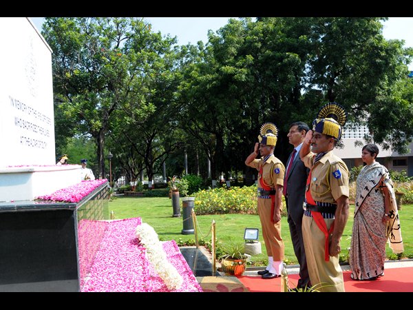 ఆన్‌లైన్ కొనుగోళ్లకు రుణాలు: ఆర్‌బీఐ గవర్నర్ రాజన్