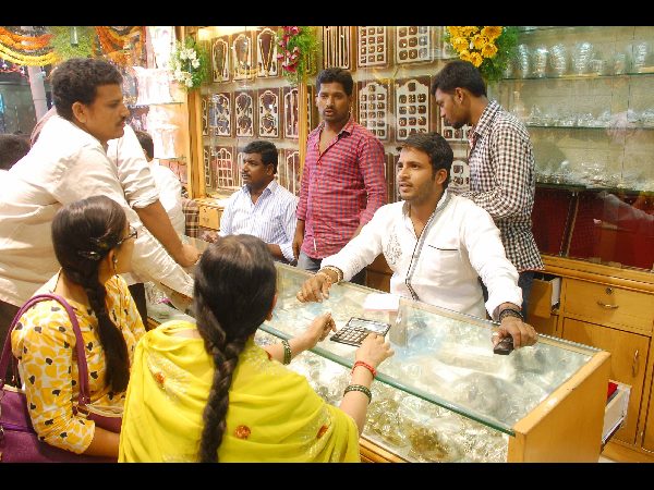  ధన్‌తేరస్: ఆభరణాలకు తగ్గిన గిరాకీ, మెరిసిన నాణేలు