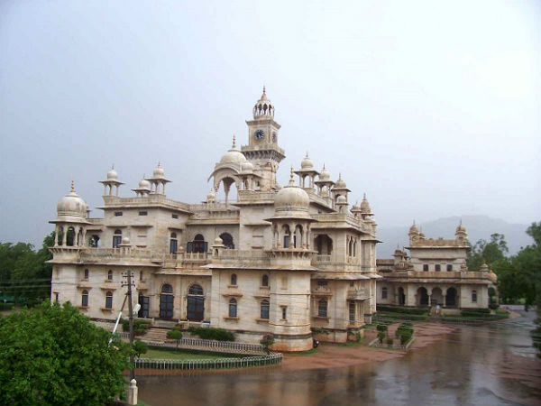  3. మాయో కాలేజ్ 