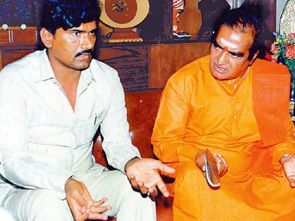 ఎన్టీఆర్ తో పరిచయం :