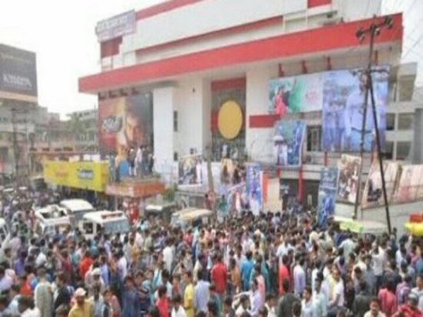 థియేటర్స్: