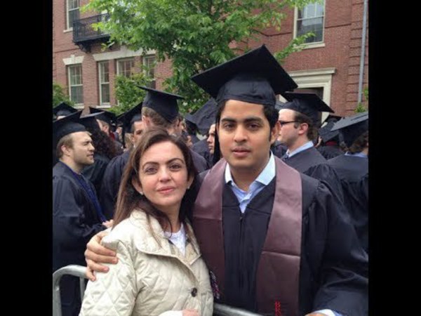 ఇక ముకేశ్ అంబానీ గారి పిల్లల ప్రొఫైల్ ఏంటో తెలుసుకుందామా?